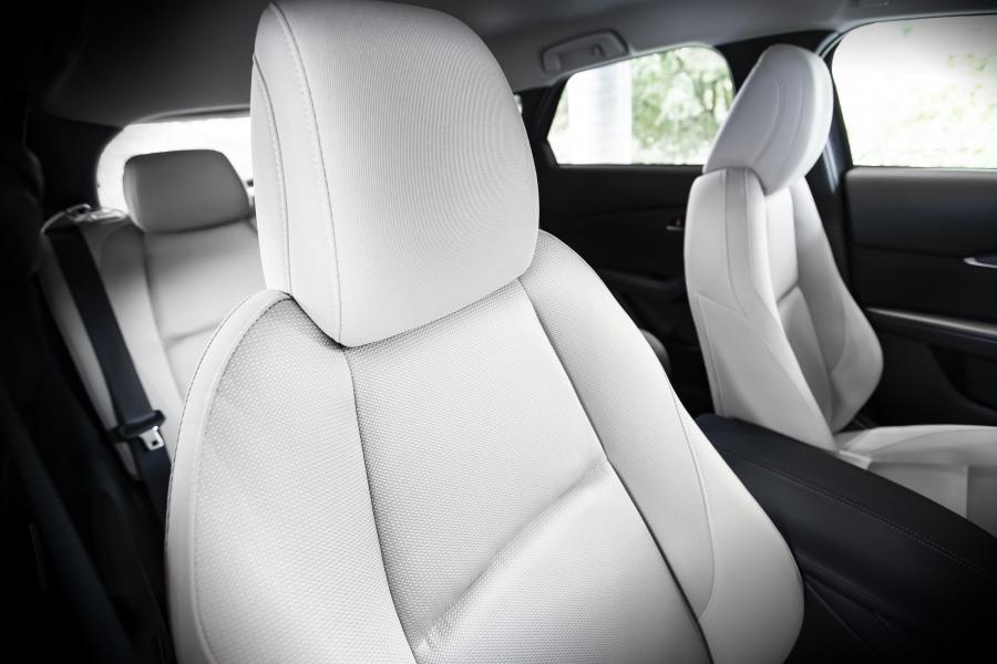 Интерьер Mazda CX-30 2019 года  (JP) (фото 2 из 37)